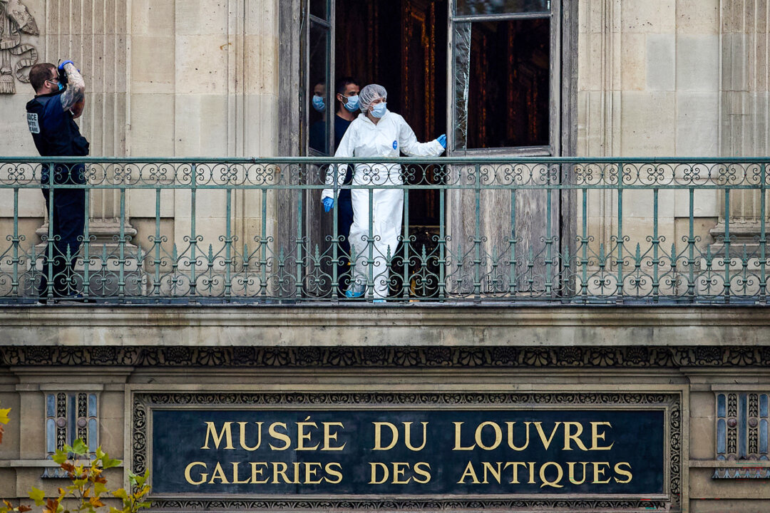 louvre-heist-getaway-via-furniture-lift-caught-on-camera-as-investigation-continues