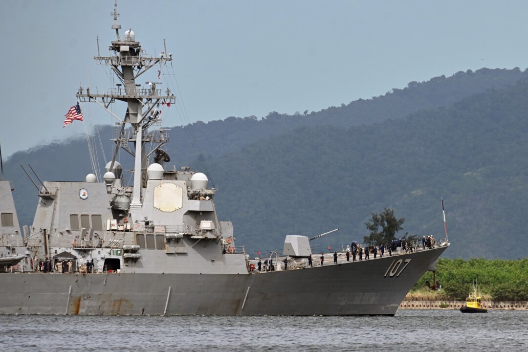 us-warship-arrives-in-trinidad-and-tobago-amid-heightened-tensions-with-venezuela us-warship-arrives-in-trinidad-and-tobago-amid-heightened-tensions-with-venezuela