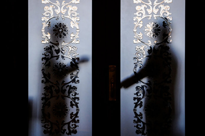 behind-ccp’s-closed-doors,-a-weakened-xi-jinping behind-ccp’s-closed-doors,-a-weakened-xi-jinping