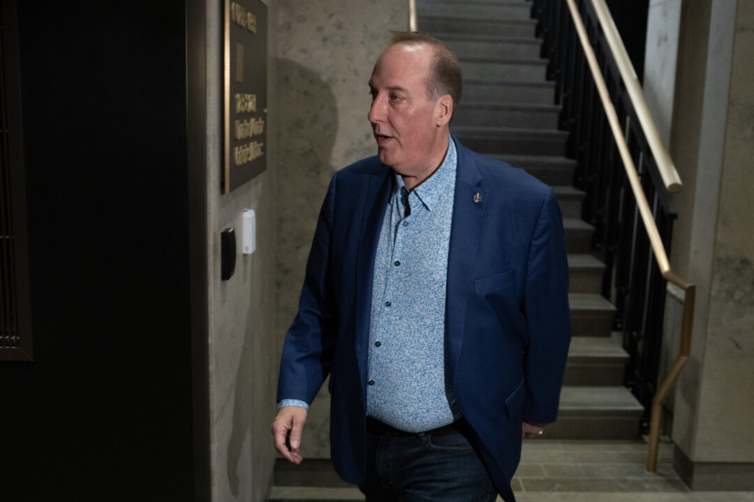 nova-scotia-mp-dentremont-leaves-conservative-caucus-to-join-the-liberals