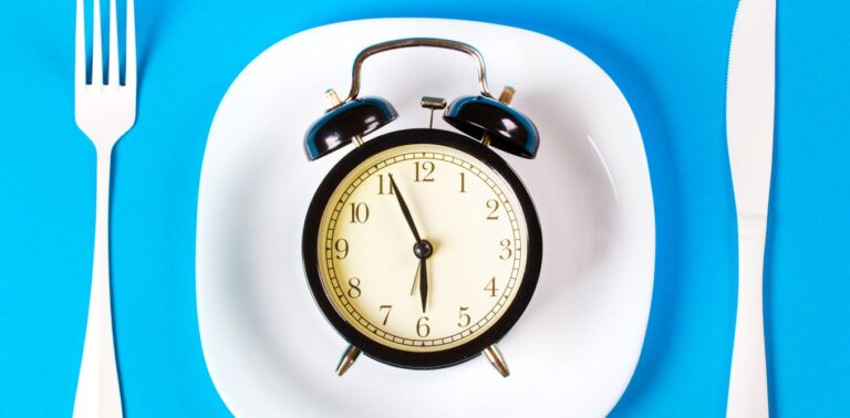 should-we-eat-dinner-earlier-in-winter?-why-timing-might-matter-more-than-you-think