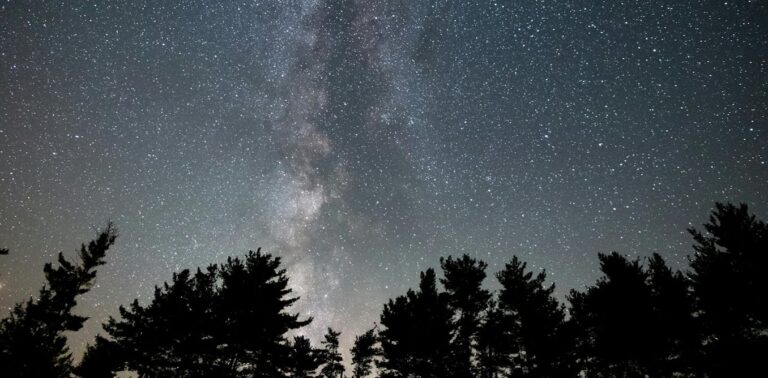 deep-underground,-a-telescope-may-soon-detect-ghosts-of-stars-that-died-before-earth-existed