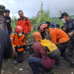bodies-retrieved-from-indonesian-volcano-after-eruption-kills-3-hikers