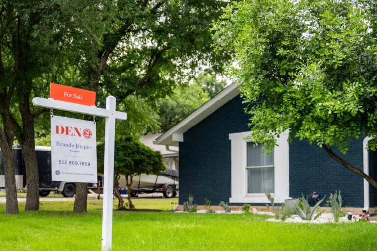 home-prices-register-biggest-annual-increase-in-more-than-a-year:-report
