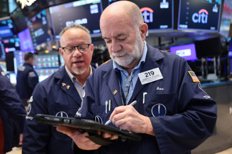 china-moves-to-shut-down-offshore-stock-trading-channels-used-by-mainland-investors