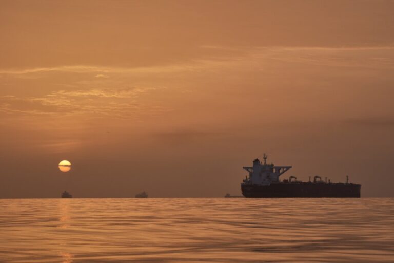 oil-prices-fall-4.7-percent-on-hopes-of-usiran-deal