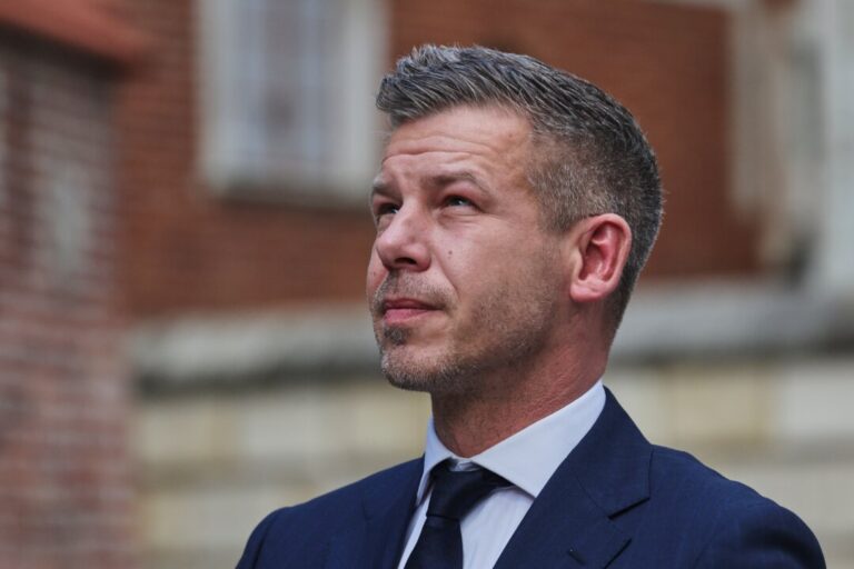 hungarian-prime-minister-promises-to-amend-constitution-to-remove-president