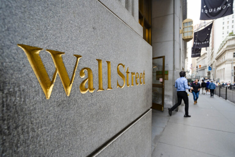 dow-jones-rises-900-points-as-ai-trade-takes-breather