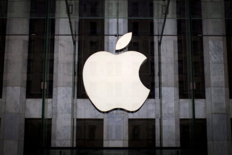 Apple, EU Clash Over Siri AI Rollout Delay