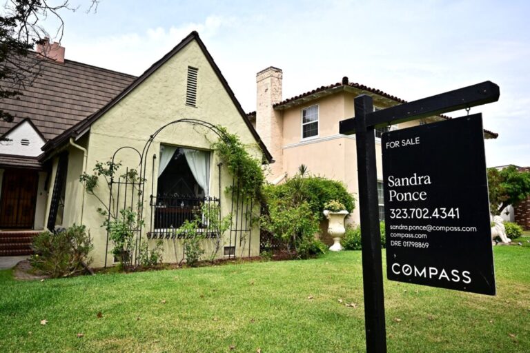 median-us-home-sale-price-hits-a-record-$400,894:-report
