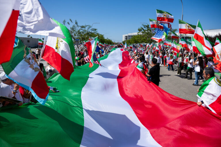 replay:-protest-against-iranian-regime-held-hours-before-world-cup-match