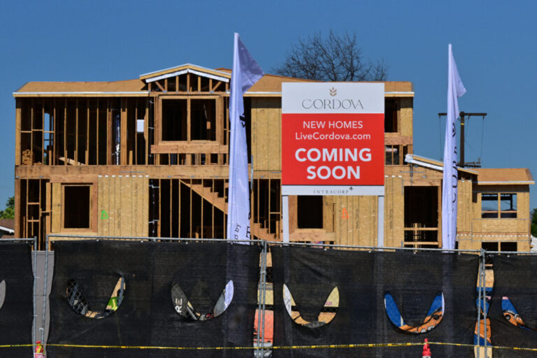 new-housing-starts-sink-to-lowest-levels-in-6-years:-report