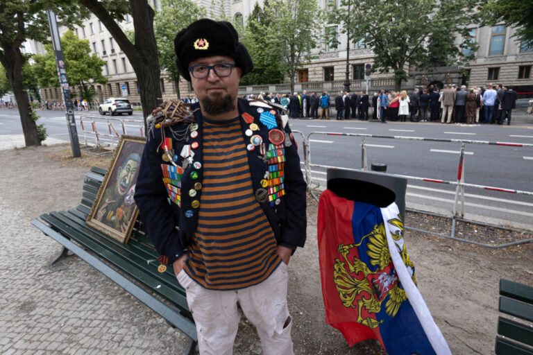 caricaturist,-critic-of-putin-shot-dead-in-poland
