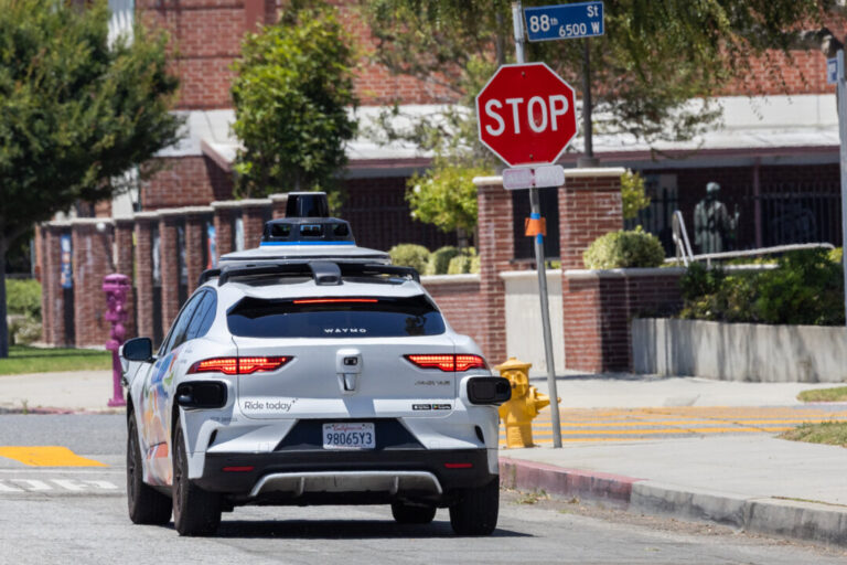 waymo-recalls-robotaxis-after-cars-drive-into-construction-zones