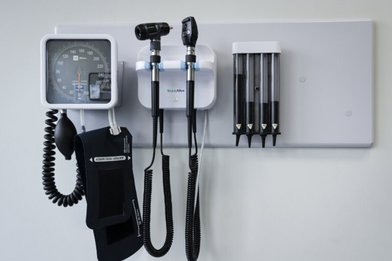 thousands-of-canadians-logged-100-plus-doctor-visits-annually:-report