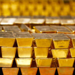 gold-falls-below-$4000-as-us.-dollar-gains-ground
