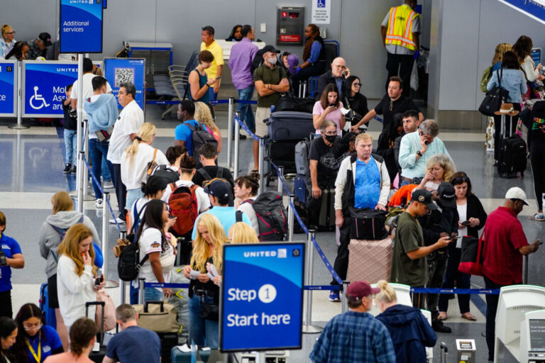 us-airlines-reduce-seats-on-some-major-routes-during-july-4-travel-period