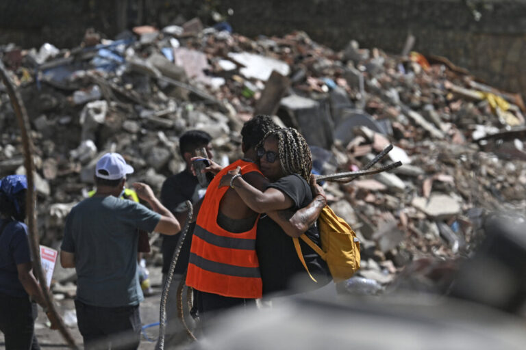 rescue-teams-attempt-to-pull-survivor-from-venezuela-rubble