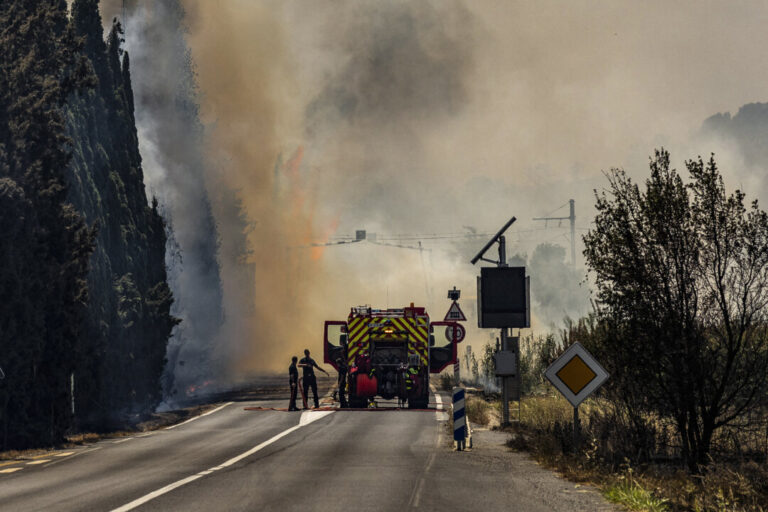 france-evacuates-10,000-from-path-of-a-wildfire-near-spanish-border