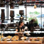 us-services-economy-stays-in-expansion-in-june-despite-mixed-signals