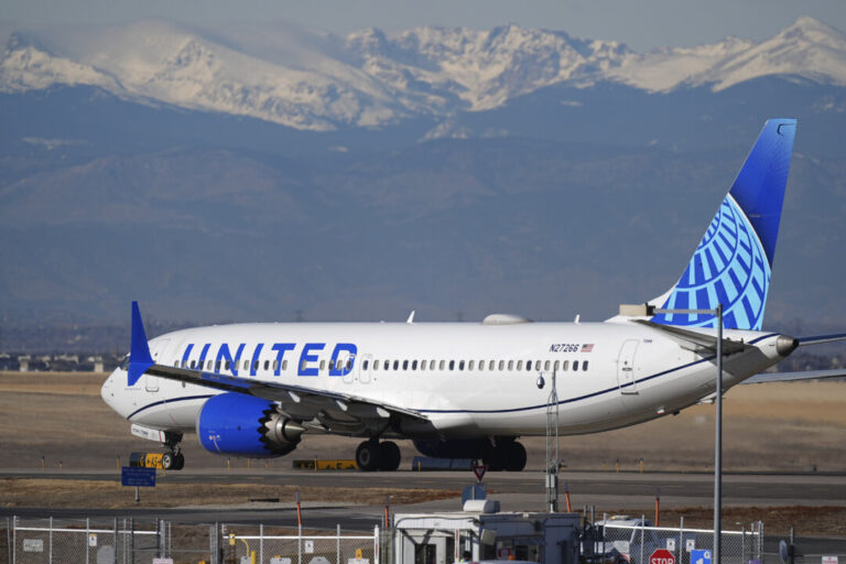 judge-rejects-united-airlines-bid-to-dismiss-lawsuit-over-windowless-window-seat