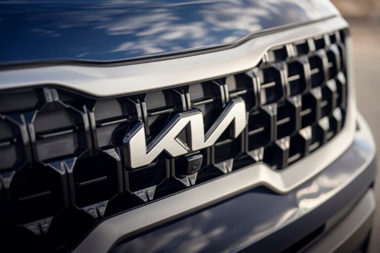 kia-recalls-462,000-vehicles-for-possible-fire-hazard,-issues-park-outside-alert