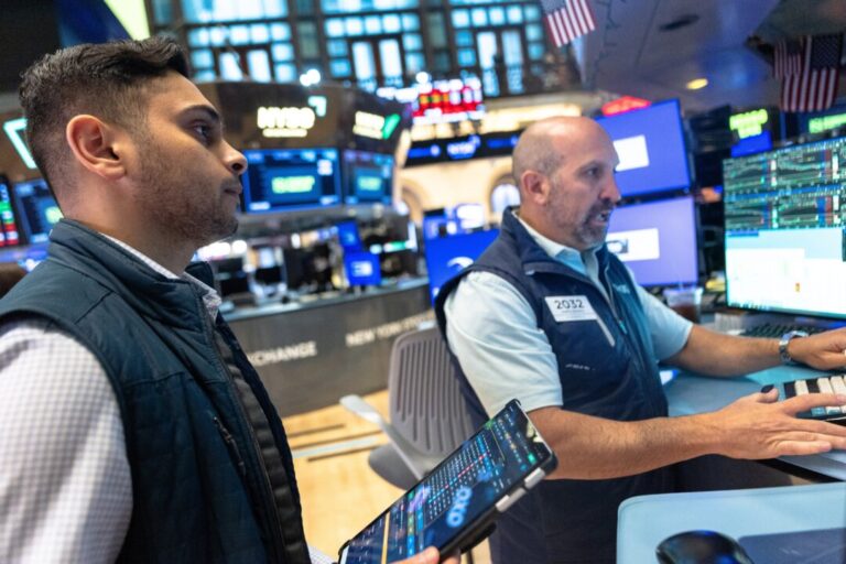 wall-street-review:-tech-stocks-sink-as-semiconductor-sector-enters-bear-market-on-ai-worries