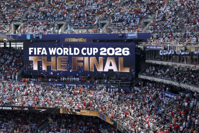 live-now:-fans-of-spain-and-argentina-watch-the-fifa-world-cup-final