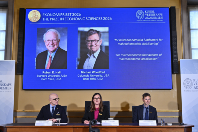 2-americans-win-nobel-prize-for-theories-of-stabilizing-economies