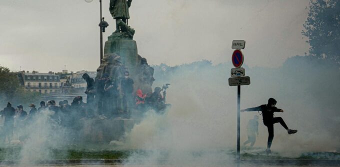 political-power-without-balance-leads-to-the-erosion-of-democracy,-what-montesquieu-can-teach-modern-day-france
