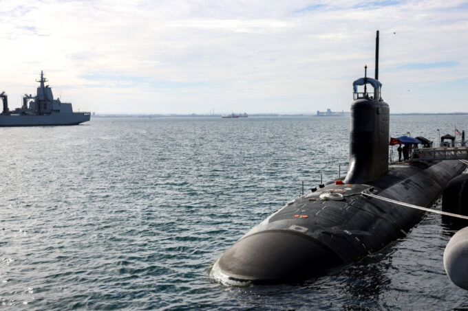 australia-wont-rule-out-visits-by-us-ships-carrying-nuclear-weapons:-defence