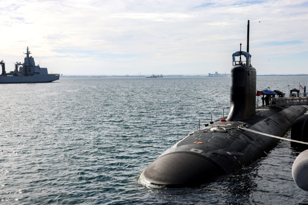 australia-wont-rule-out-visits-by-us-ships-carrying-nuclear-weapons:-defence